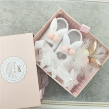 Load image into Gallery viewer, Newborn Baby Girls Headband Bow Flowers Cloth Hair Bands Hair Accessories  Gift Boxes Three-piece Suit